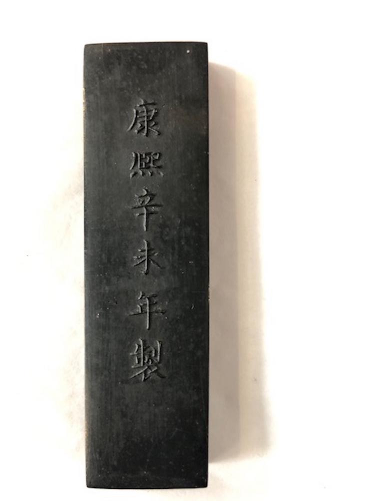 图片[27]-box; art/writing equipment; brush-washer; ink-stone; scroll; writing-brush; magnifying-glass; snuff-bottle; figure; sculpture; ornament(?); papercut; bottle; eye-glass; case; ladle; seal; chess-piece; chess-set; weiqi-piece; container; pouch; plaque; artefact BM-1891-0617.13-China Archive